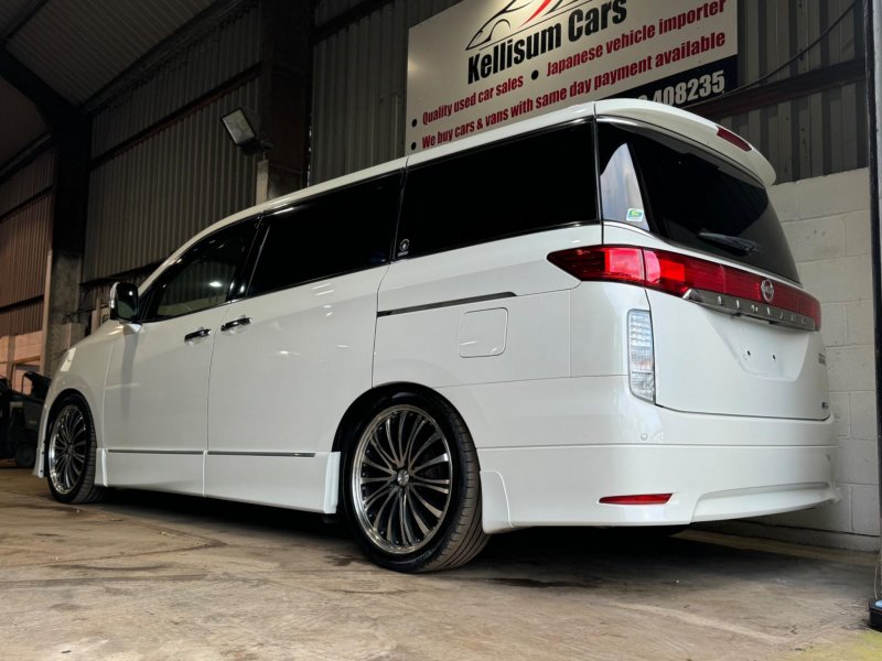 NISSAN ELGRAND