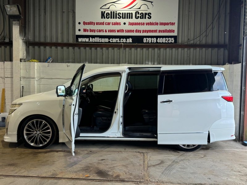 NISSAN ELGRAND