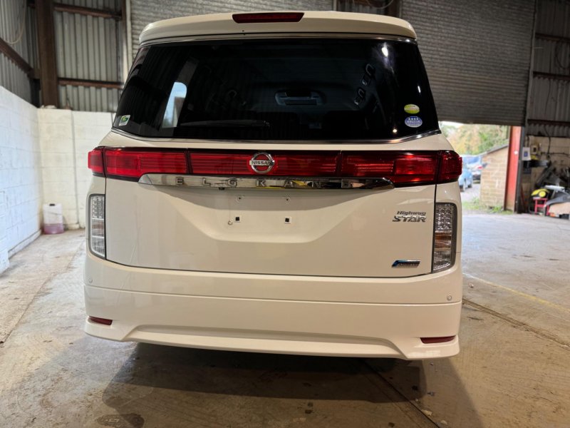 NISSAN ELGRAND