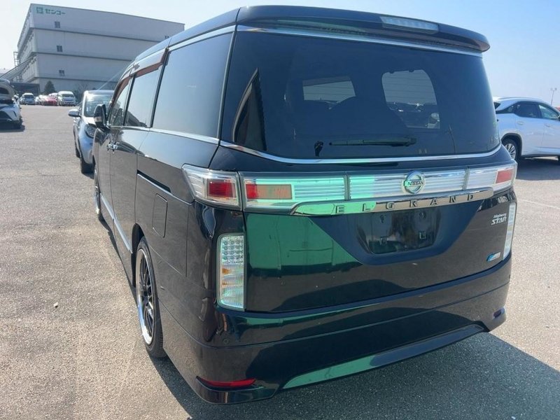 NISSAN ELGRAND